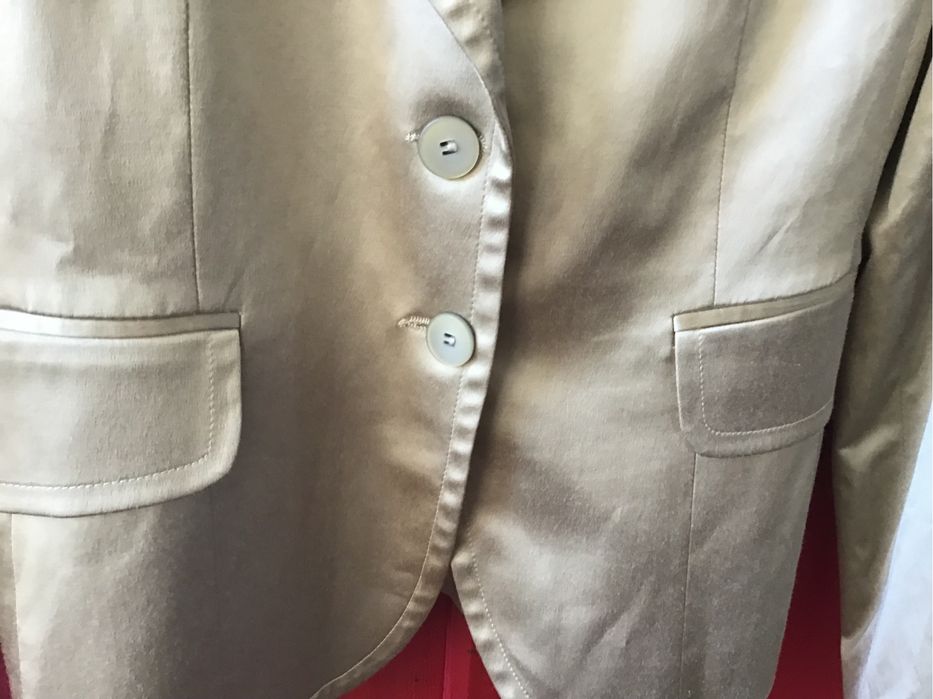 Blazer vintage acetinado da Charles. Tamanho 38. Portes CTT incluídos . Descida de preço.