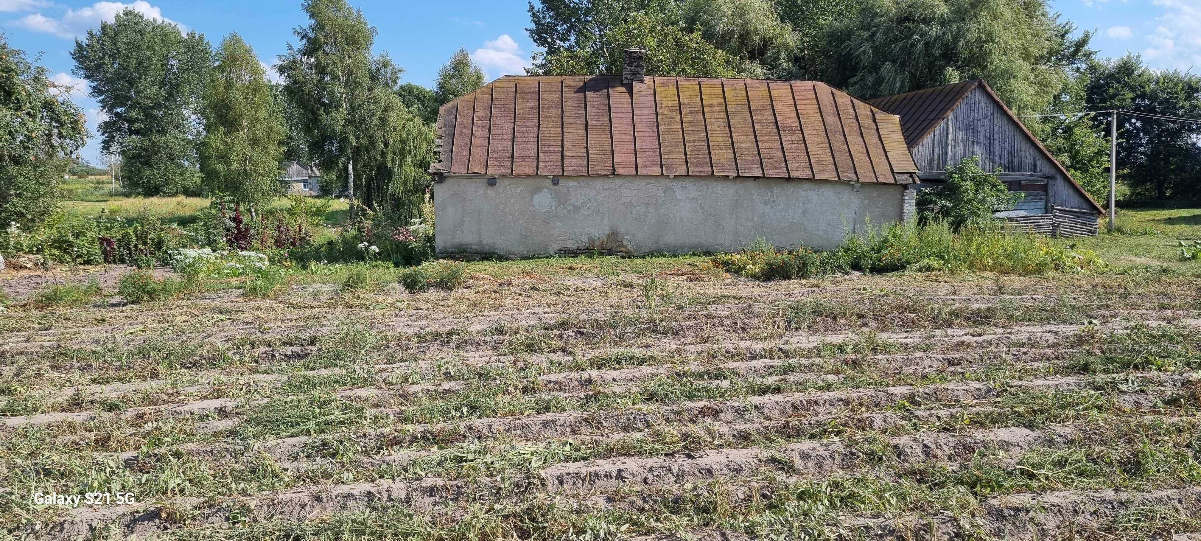 Будинок з земельною ділянкою