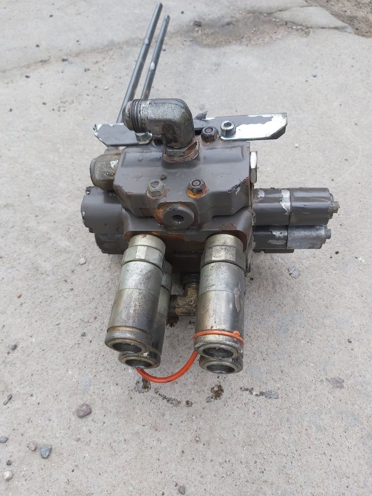 Rozdzielacz hydrauliczny 2 sekcyjny wtyczki euro  Renault ergos