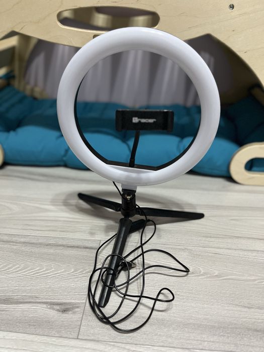 Lampa pierscieniowa z mini statywem tracer