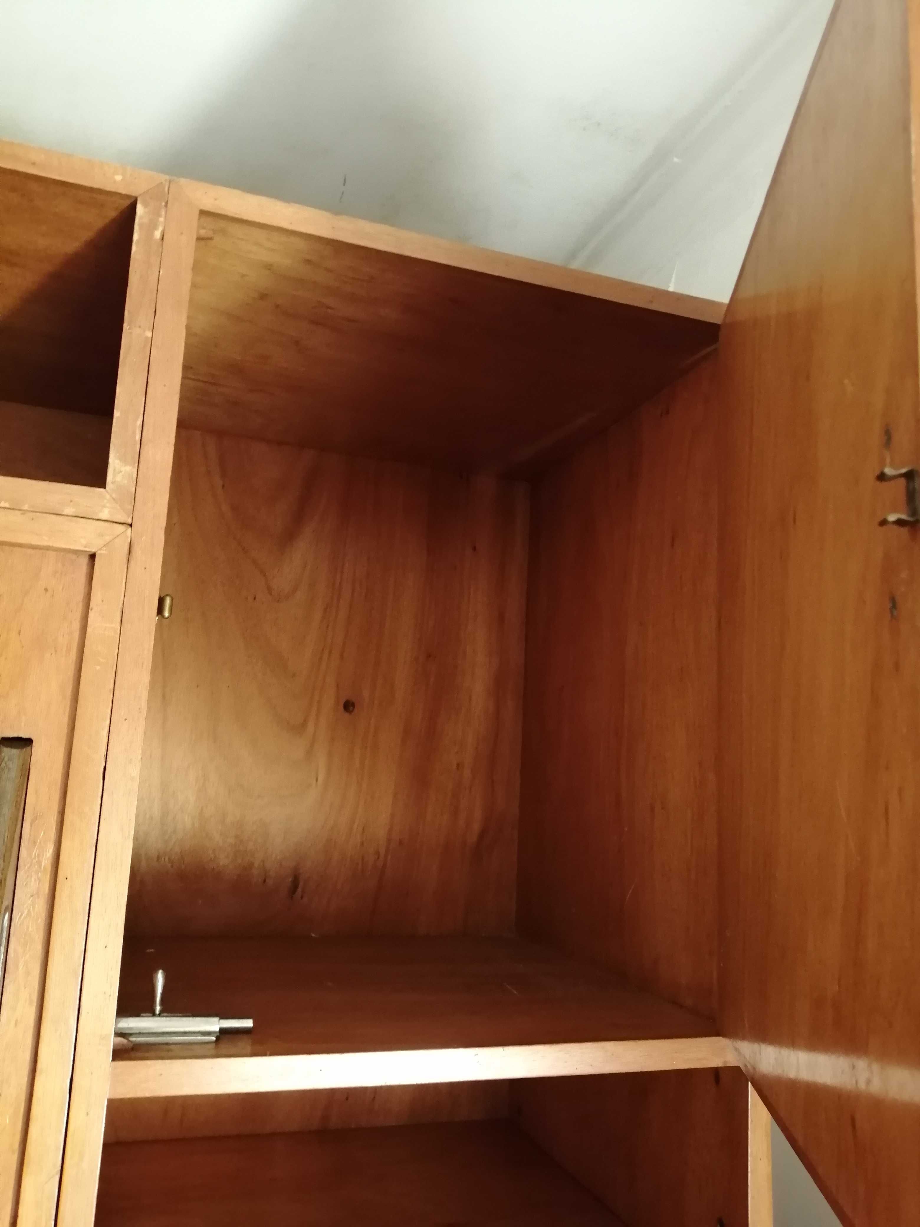 Móvel com cama e arrumação