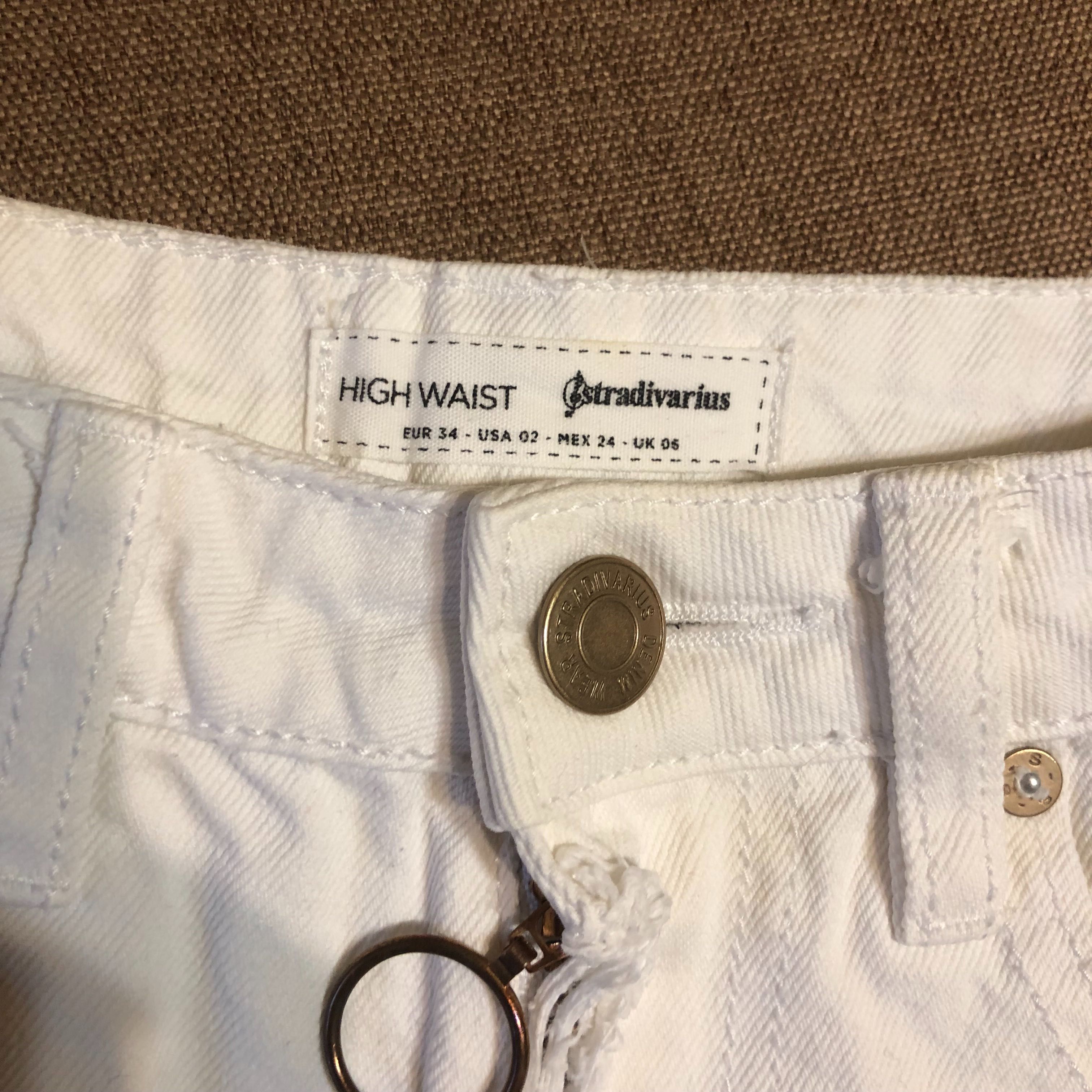 Женские джинсовые шорты белые Stradivarius xs 34 размер