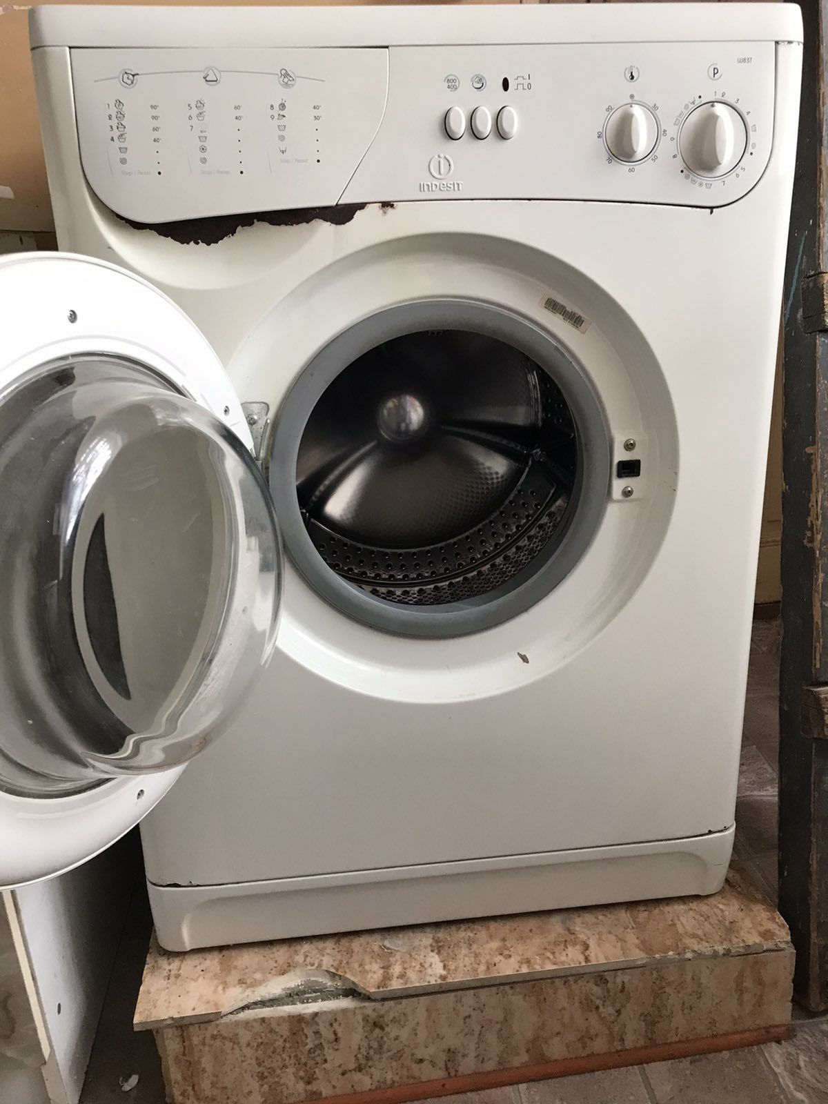Продам стиральную машинку Indesit W83T