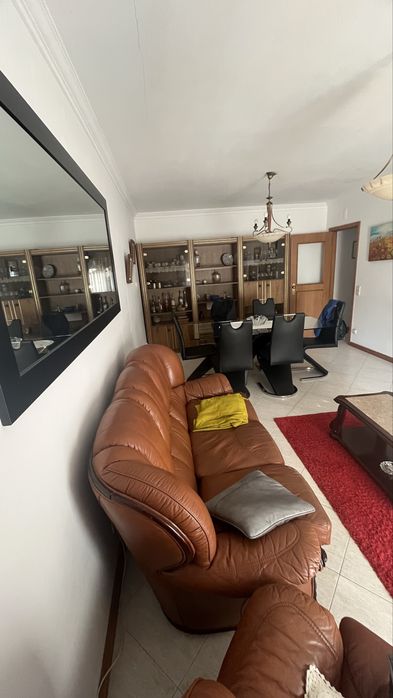 Apartamento T-2 rés do chão, com garagem  junto ao Mar