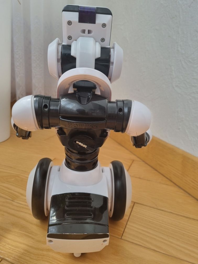 Робот-iPhone RoboMe
