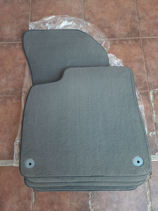 Нові велюрові коврики Audi Q7 Q8 4m текстильні ауди ку 7 8 4м