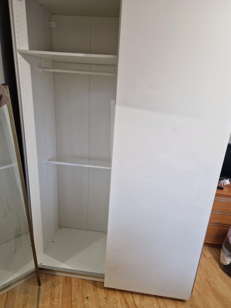 Biała szafa Ikea