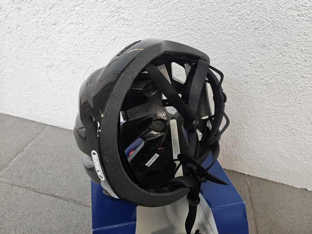 NOWY Kask Rowerowy ABUS Road Macator