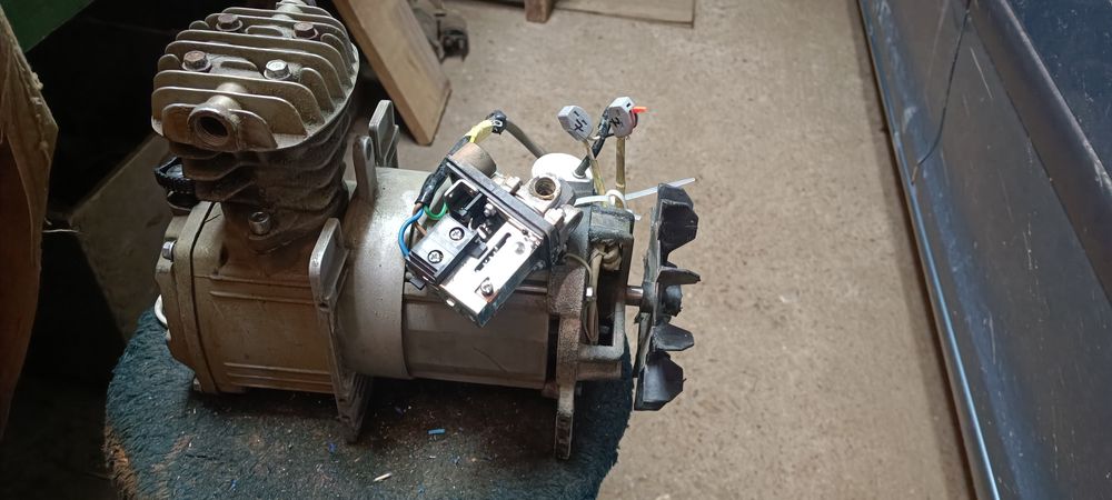 Двигун для компресора у зборі