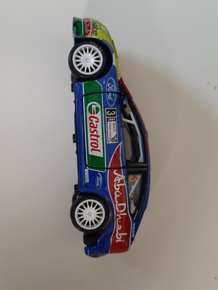 Carro de Coleção Ford Focus 1/32