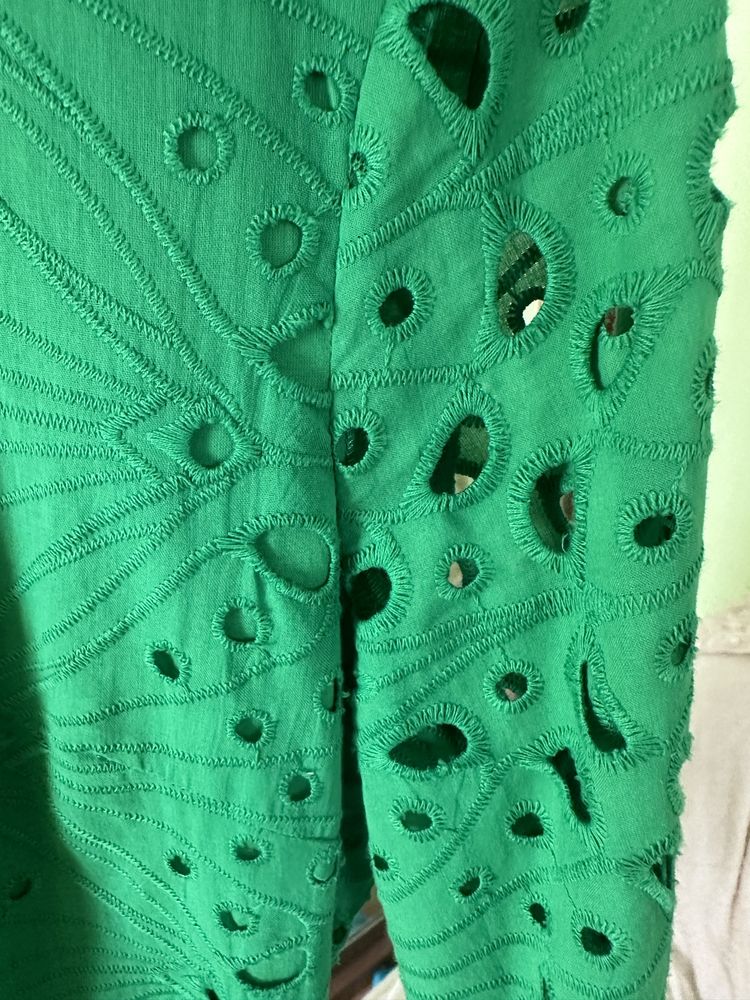 Zara Зара зелене плаття з прорізною вишивкою, прошва, М