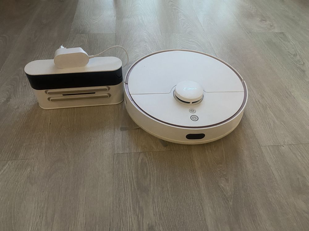 Продам робот пілісос 360 Plus Vacuum Cleaner S7 White.