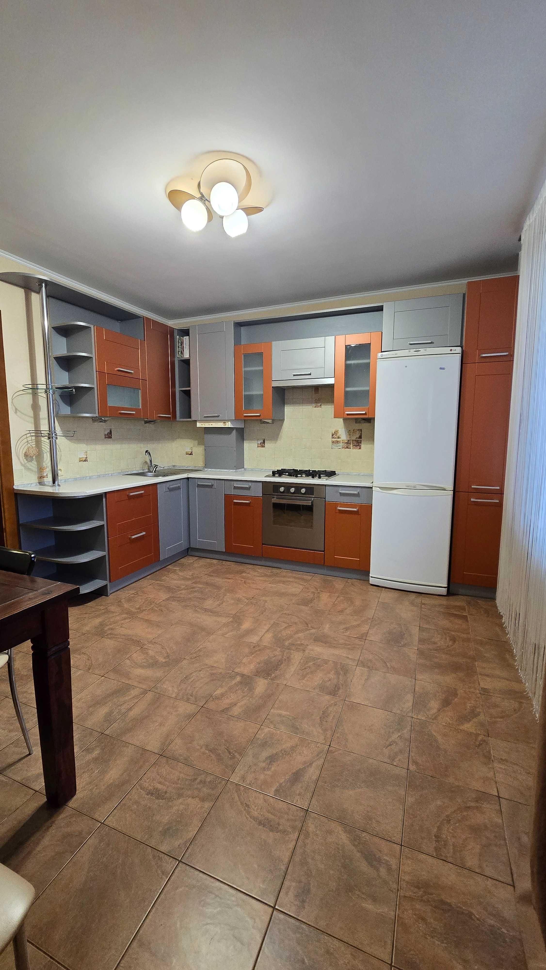 3-кімнатна квартира на Озерній
