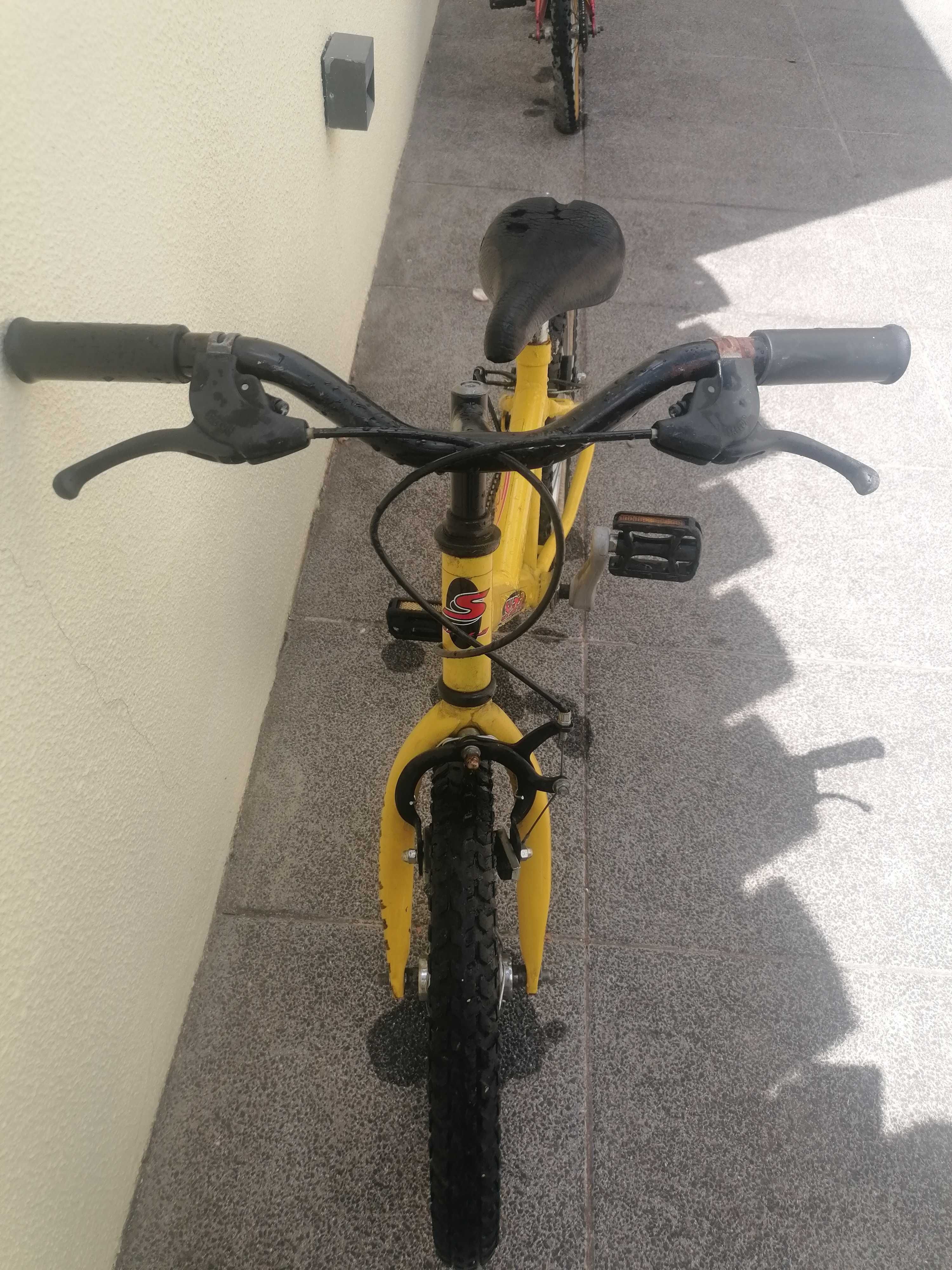 Bicicleta de criança usada