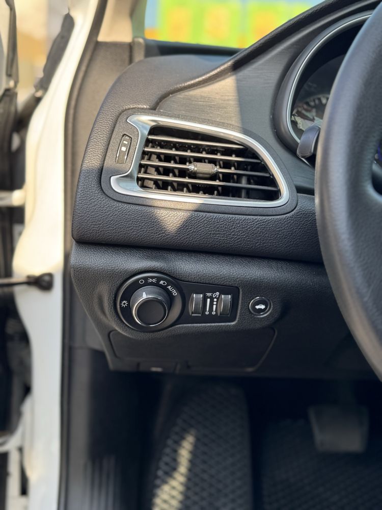 Продам Chrysler 200