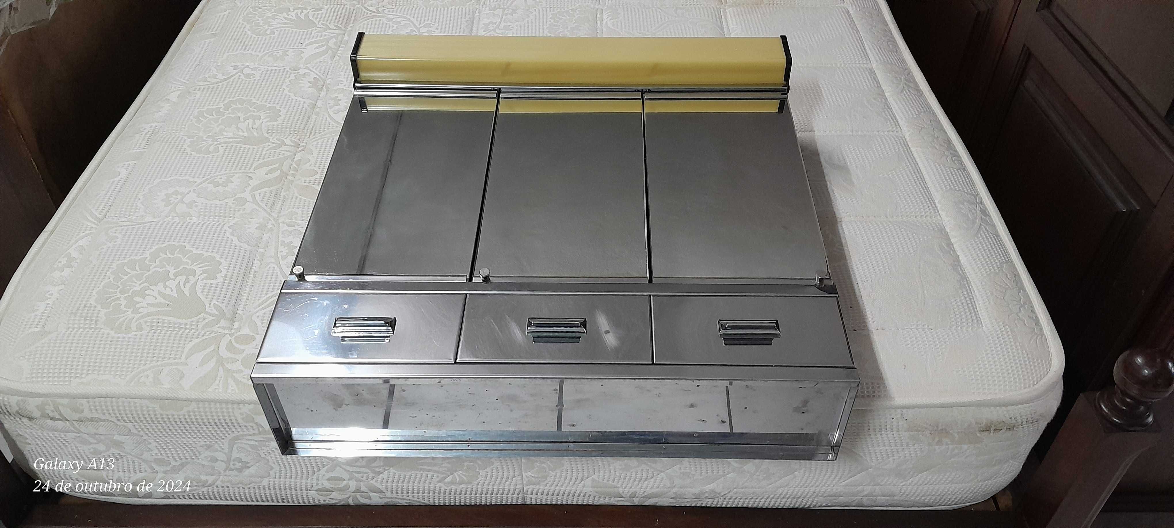 Armários inox para WC