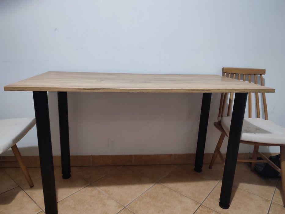 Stolik kuchenny plus krzesła, Elbląg.