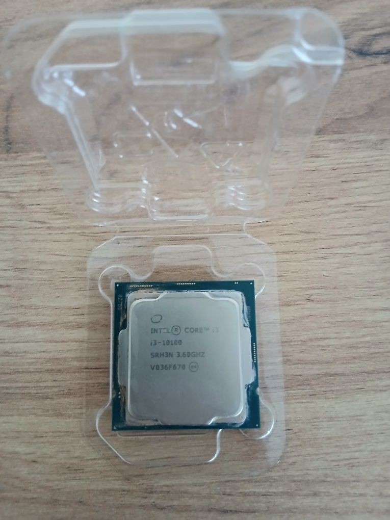 Procesor Intel Core i3 10100  z nowym radiatorem