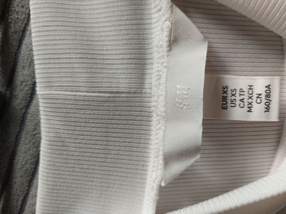 Body prążkowane kremowe dopasowane H&M XS