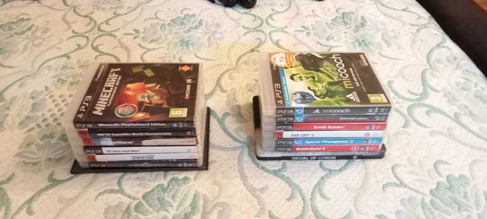 PS3 com jogos e 4 comandos