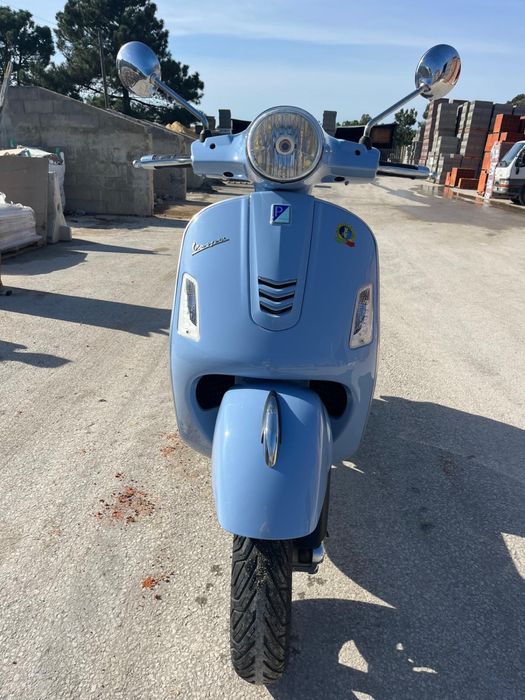 vespa GTS 300 azul