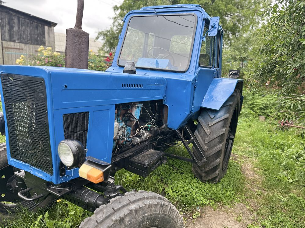 МТЗ-80 разом з причіпом ПТС -4
