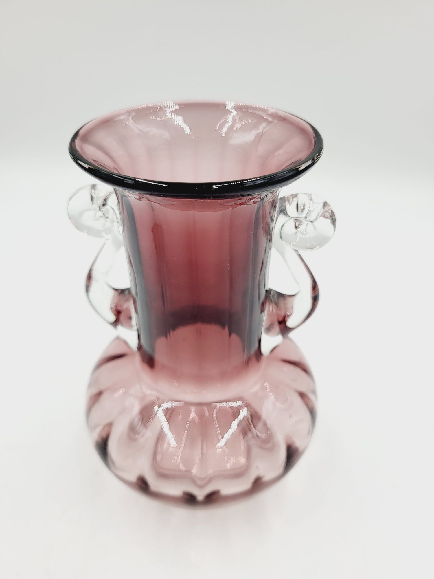 Piękny szklany fioletowy wazon Tarnowiec