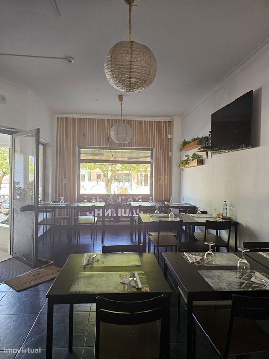 Restaurante para trespasse na Costa da Caparica - Excelente localizaçã
