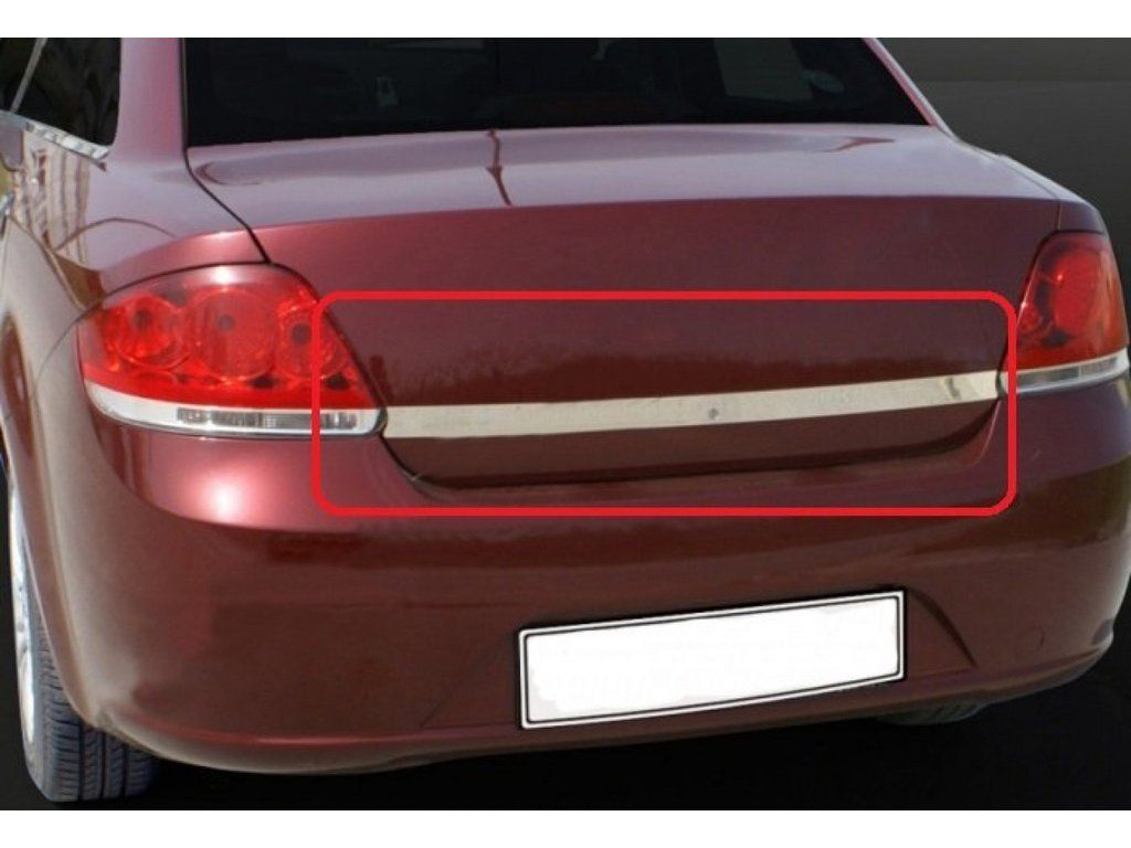 Fiat Linea 2006-2012 Хром накладка над номером Carmos