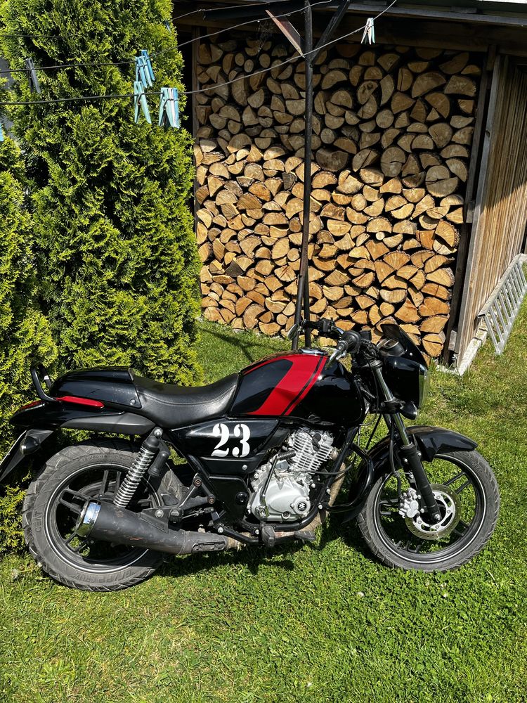 Мотоцикол bajaj v15