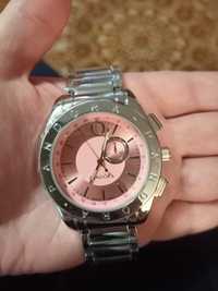 Красивые женские часы. Новые.