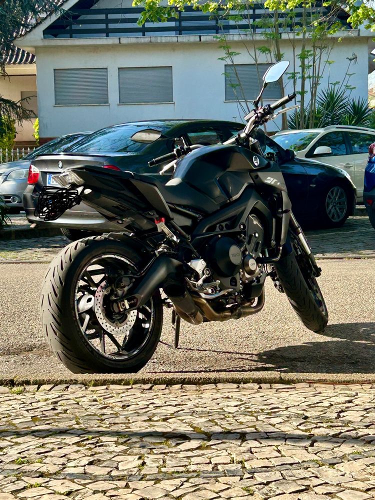 Yamaha mt-09.