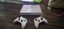Xbox One S plus 2 pady