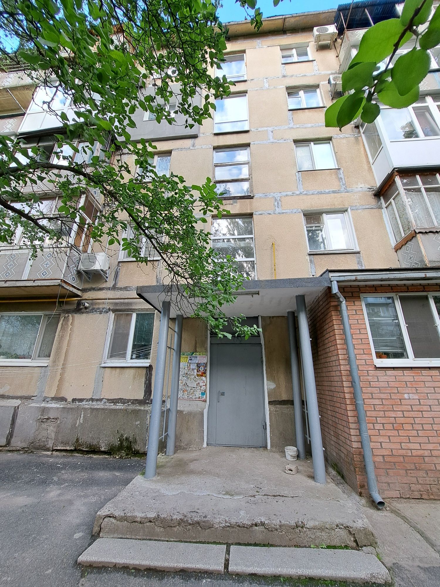 Продам 2-к квартиру, район Шкільний,  з ремонтом
