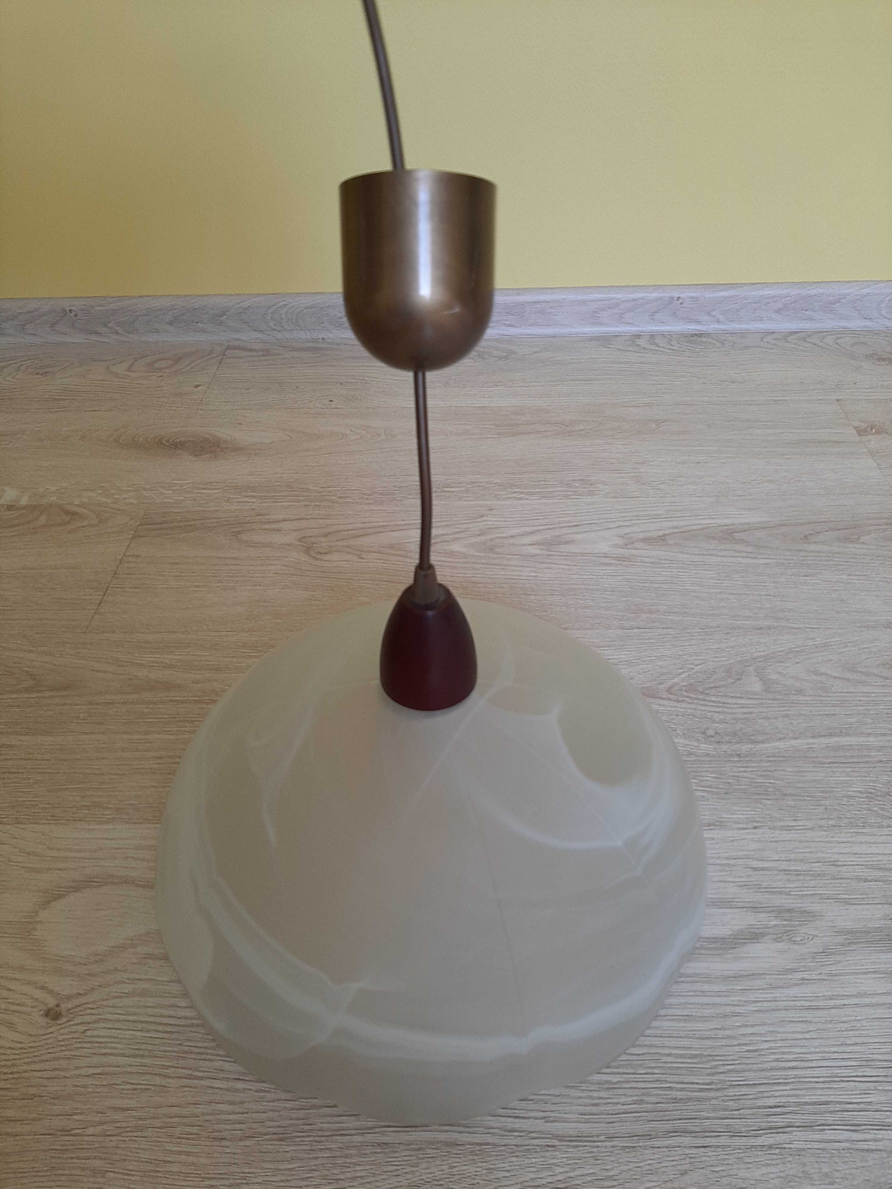 Żyrandol mleczny