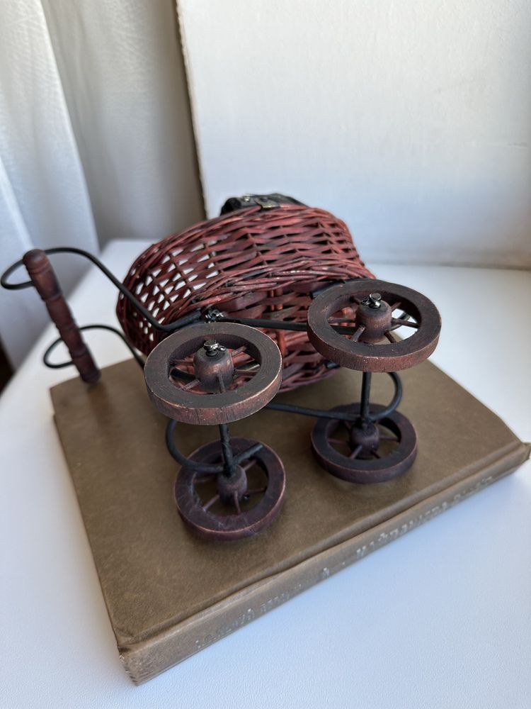 Винтажная миниатюрная коляска