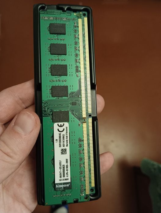 Оперативная память DDR3 4Gb 1333Mhz.