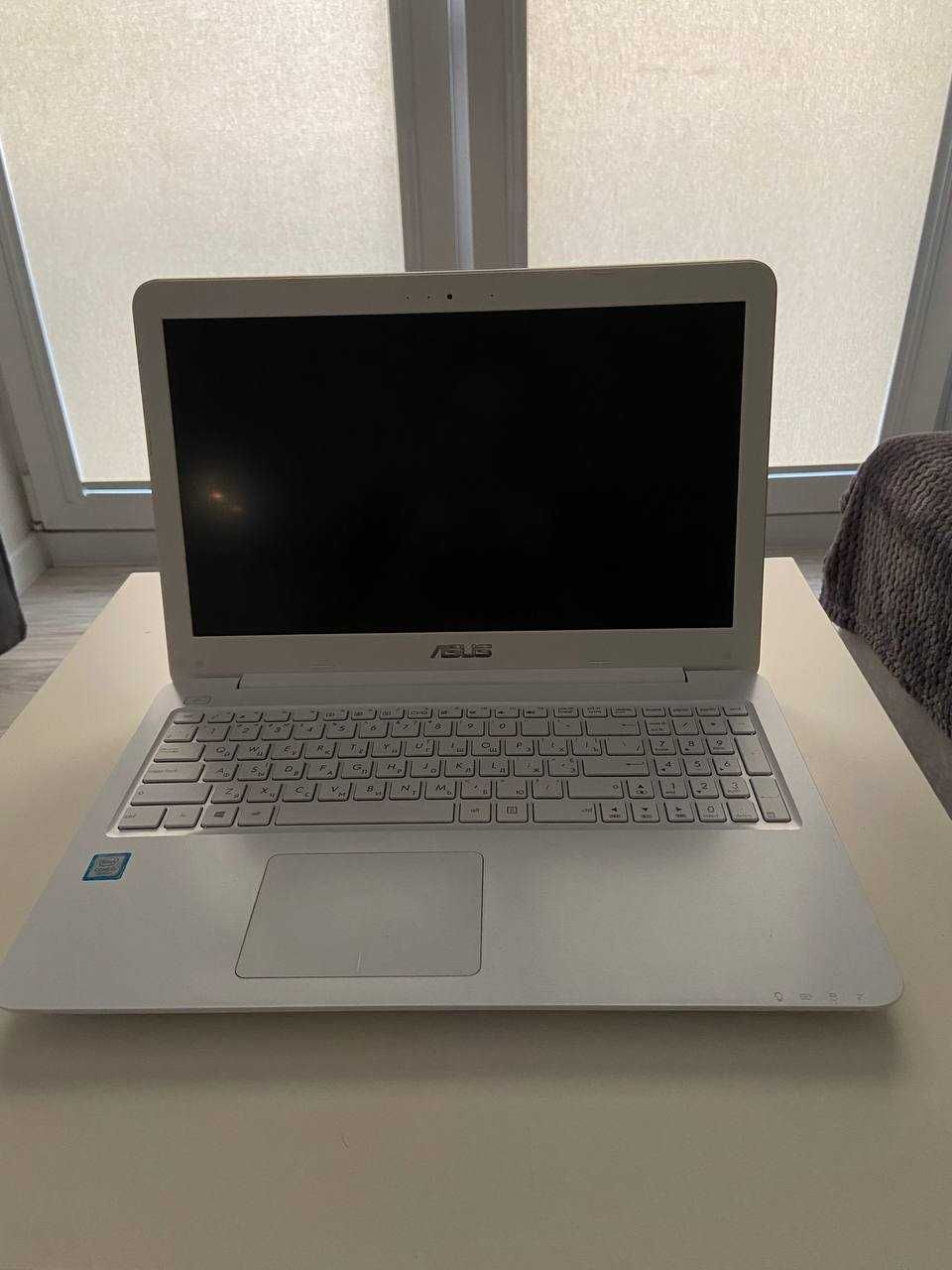 Sprzedam laptop ASUS R558U
