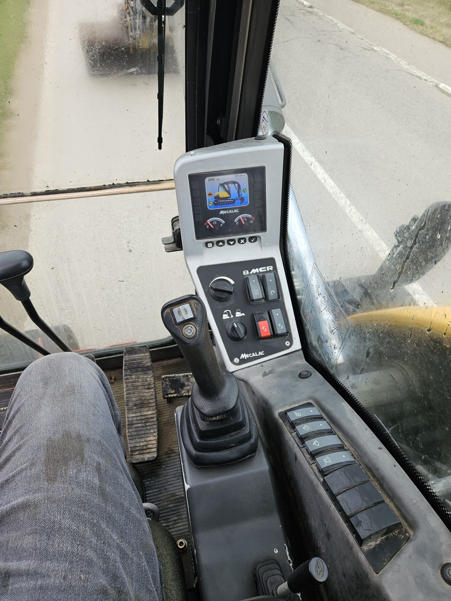 Koparka Mecalac 8MCR z osprzętem