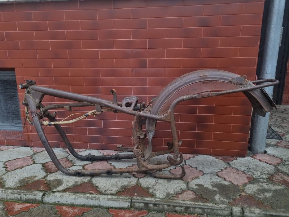 Рама Урал М-66 З крилом з центральною
лапкою та педаллю тормозу ГОСТ 7