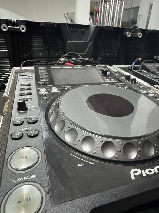 2 CDJ 2000 nexus pioneer