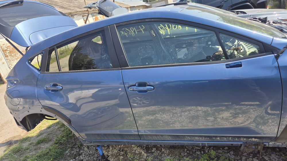 Двері Subaru crosstrek 2023 2024