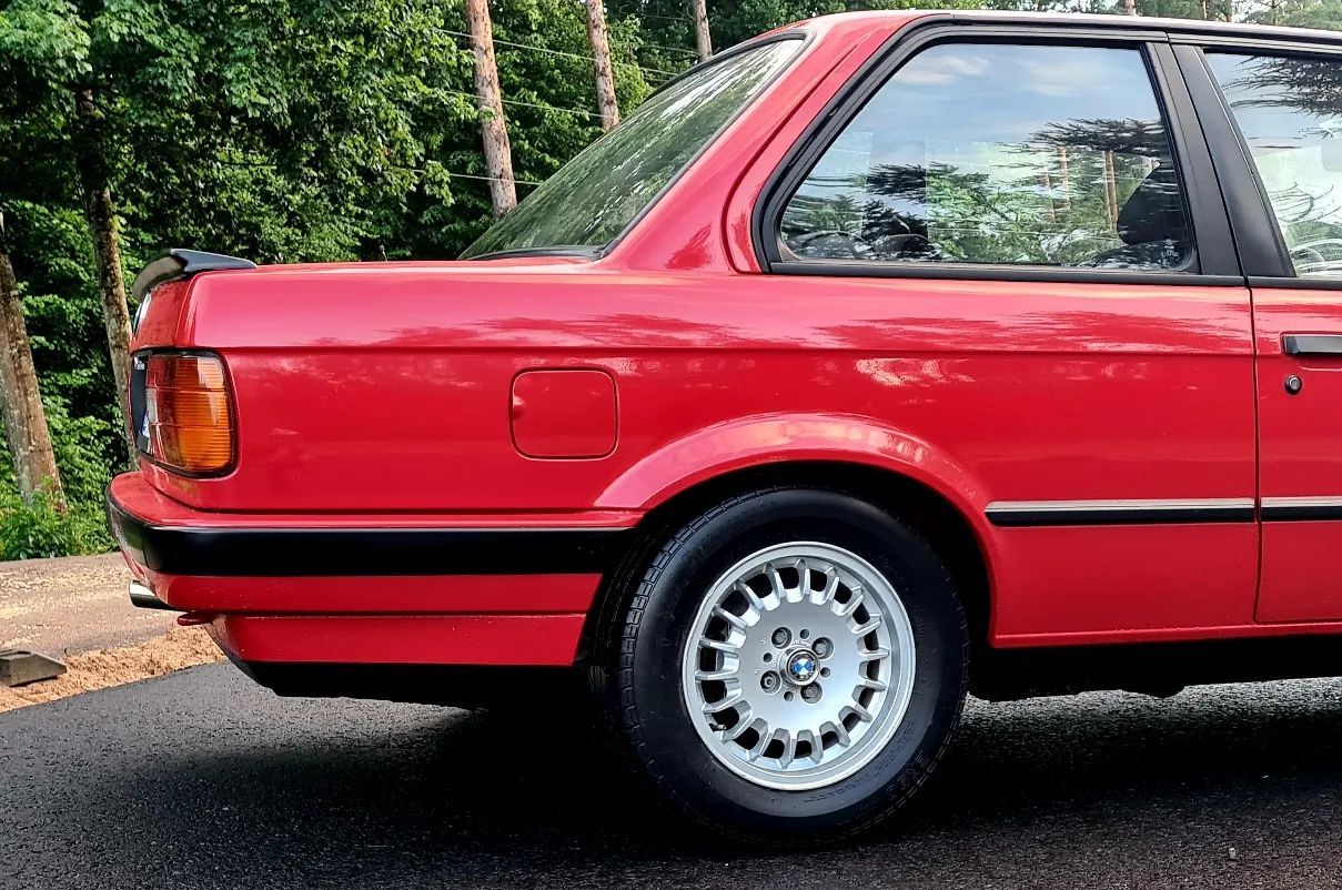 BMW Seria 3 E30 318i 2d zinnoberot