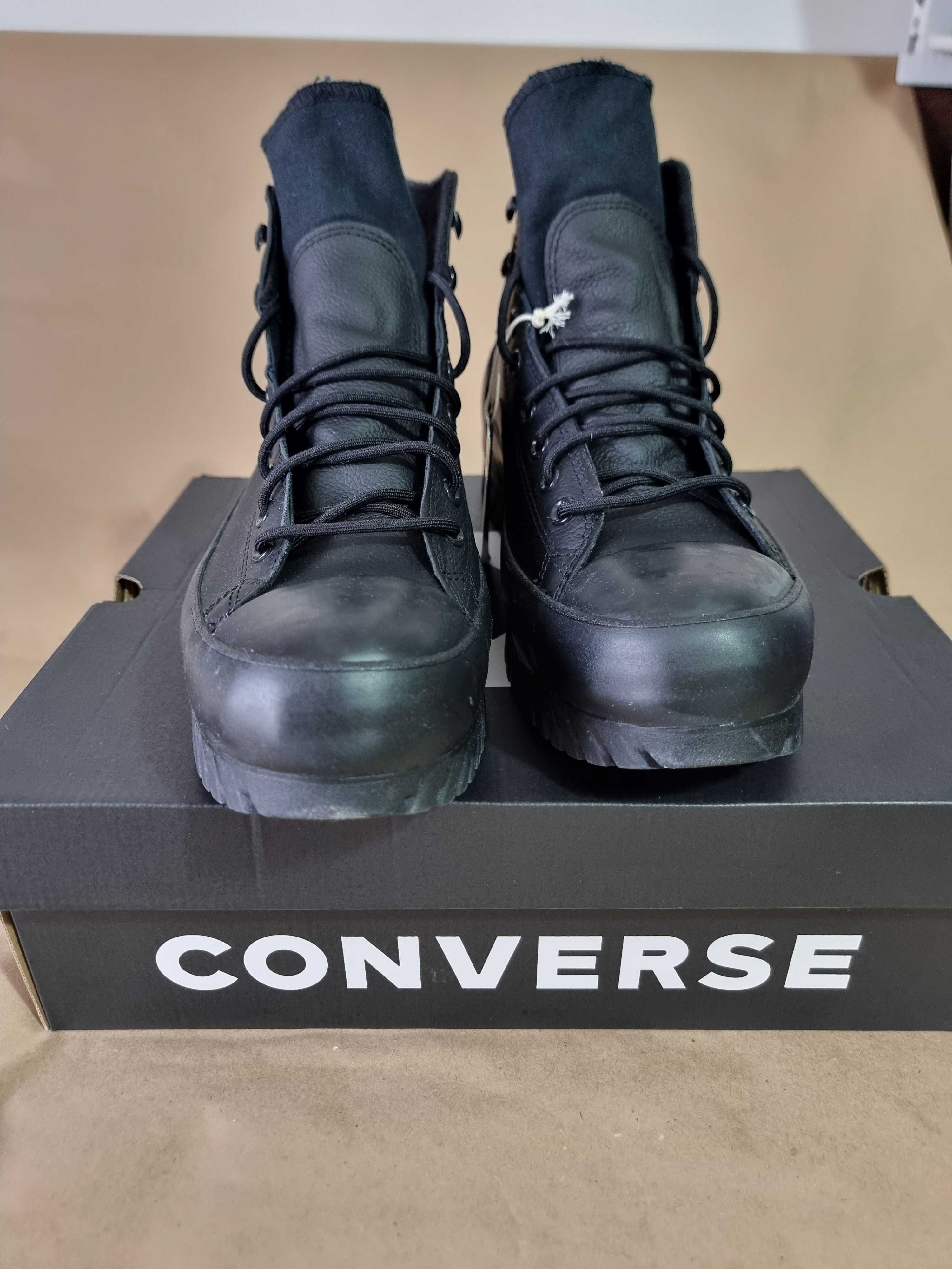 Converse All Star °46,5
Original. Couro.