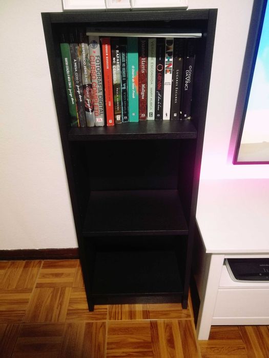 Estantes Ikea Billy preto castanho