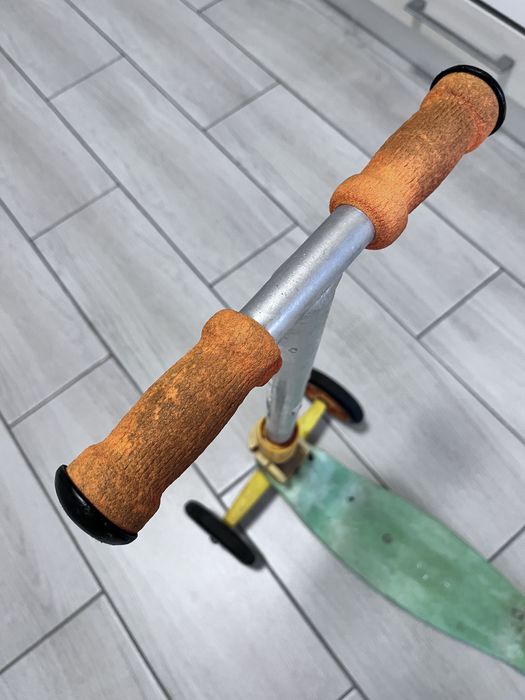 Віддам дитячий самокат