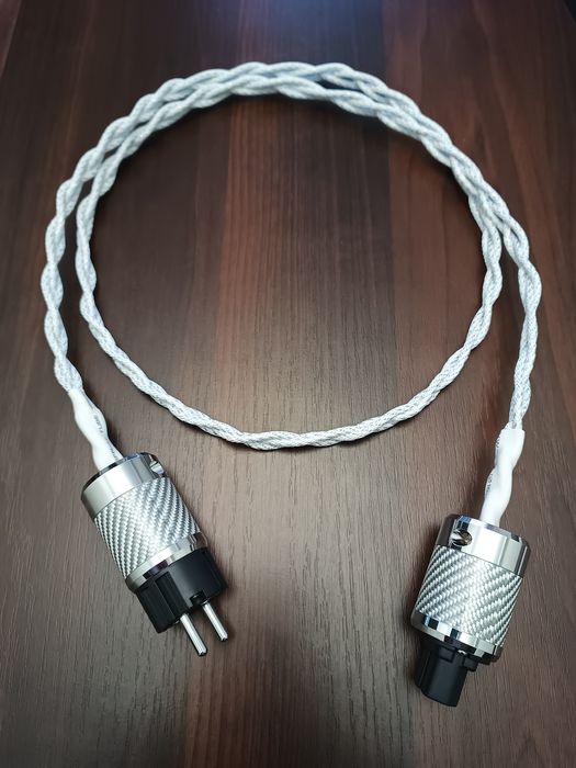 Силовой кабель питания для аудио техники. Серебро. Furutech.