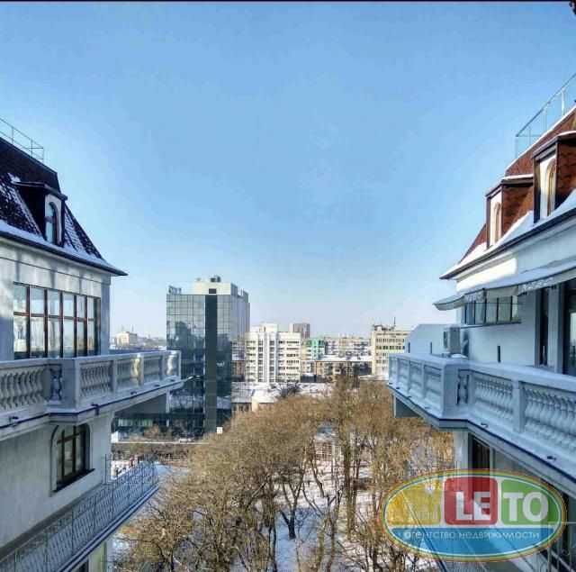 Действующий отель в новом  доме, историческом центре города. 1L77