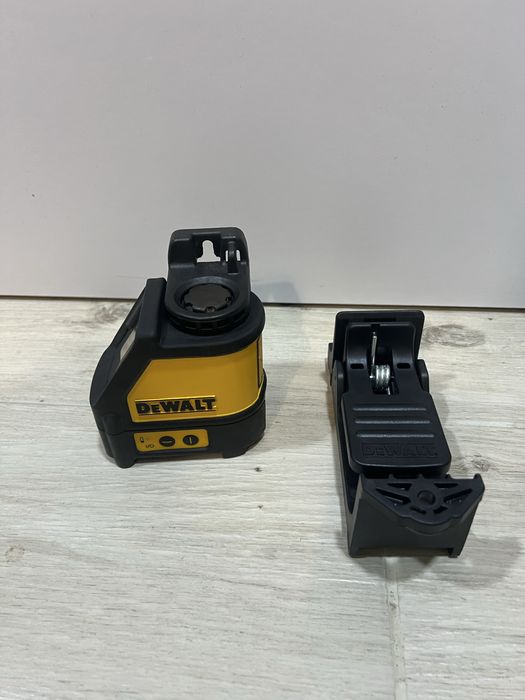 Лінійний лазарний рівень DeWALT DW087