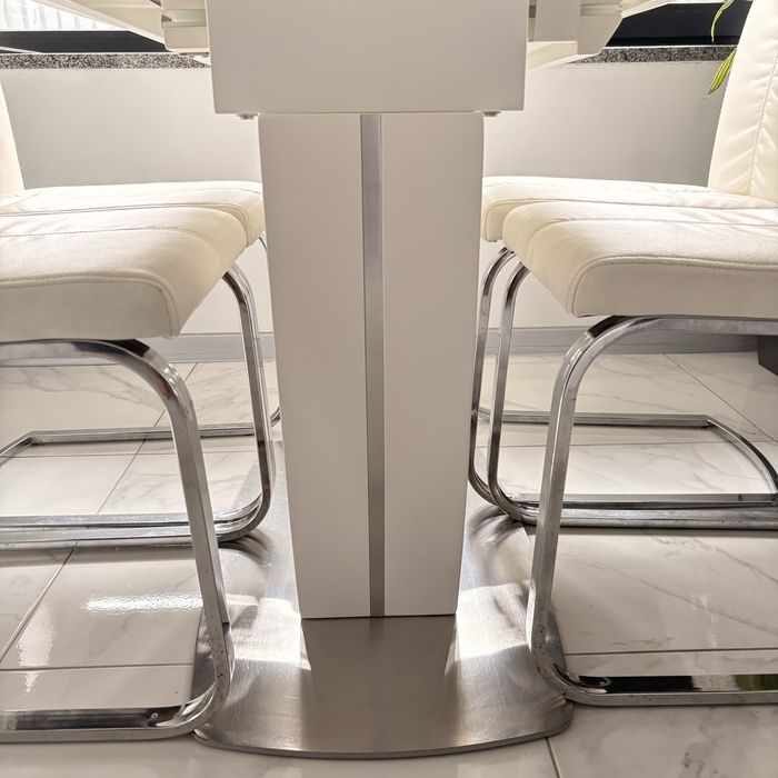 Стіл кухонний з стільцями